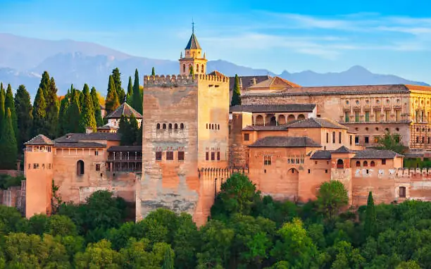 Las torres de la Alcazaba, la parte más antigua de la Alhambra